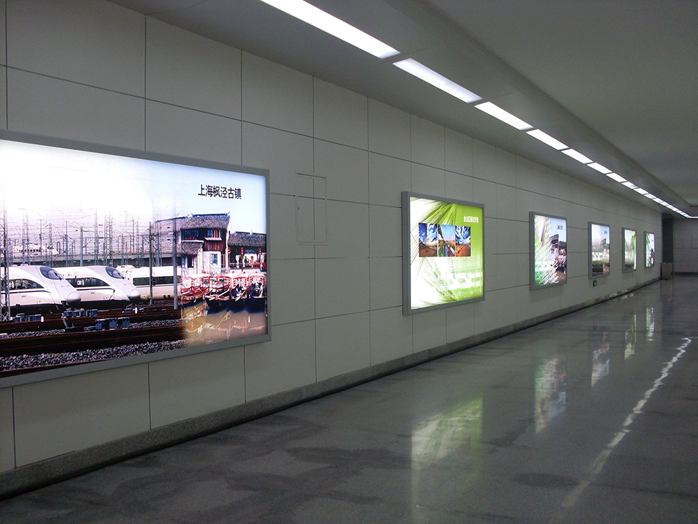 高铁拉布灯箱
