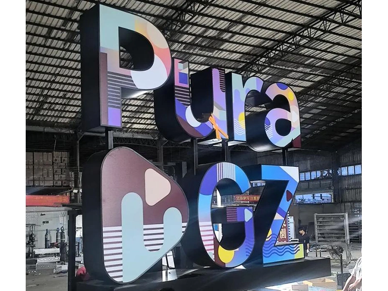 适合吊装、双面发光