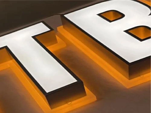 适合吊装、双面发光