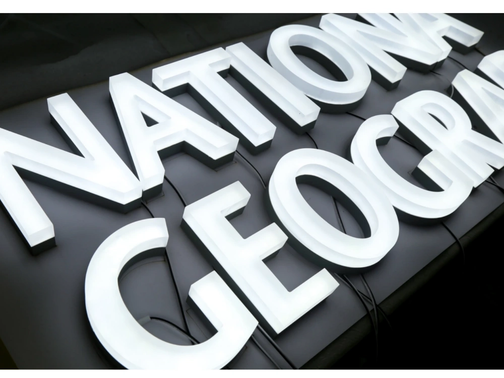 金属与亚克力完美融合一体