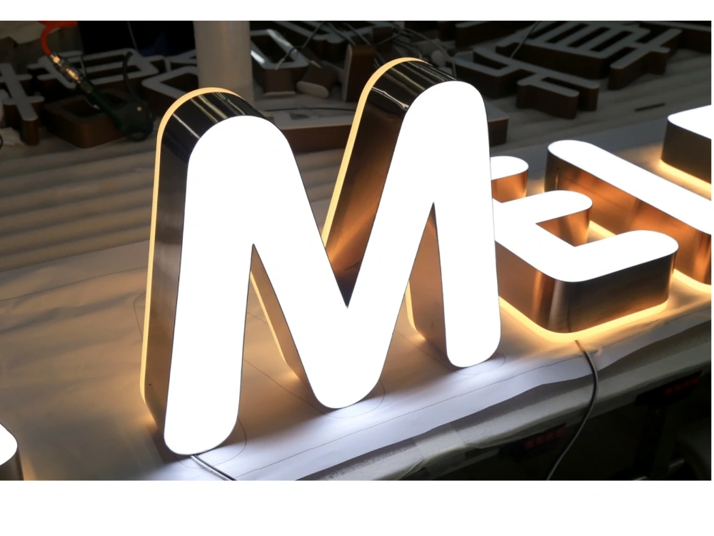 金属与亚克力完美融合一体